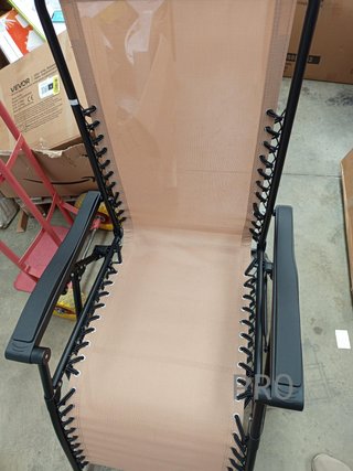 Amazon Basics sedie a gravità zero e tavolino, per ufficio, pieghevoli, supporto per la testa, reclinabili, in acciaio legato, confezione da 2, beige