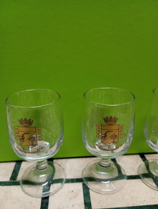 Set 4 Bicchierini con stemma dorato
