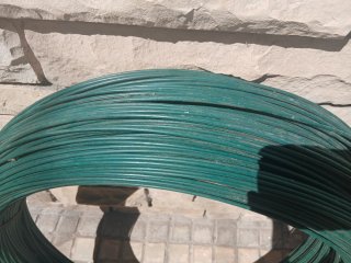 2 rollos alambre plastificado por 80€, 1 rollo 50€