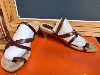 Sandalias esclavas de piel marrón tacón bajo/T 38