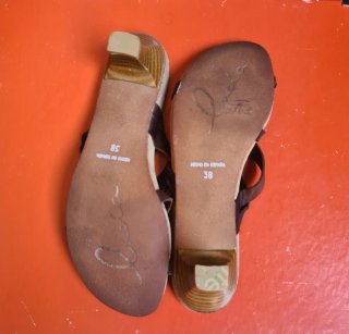 Sandalias esclavas de piel marrón tacón bajo/T 38