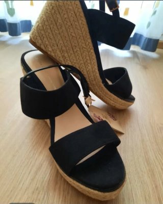Sandalias cuña Sfera negras nuevas