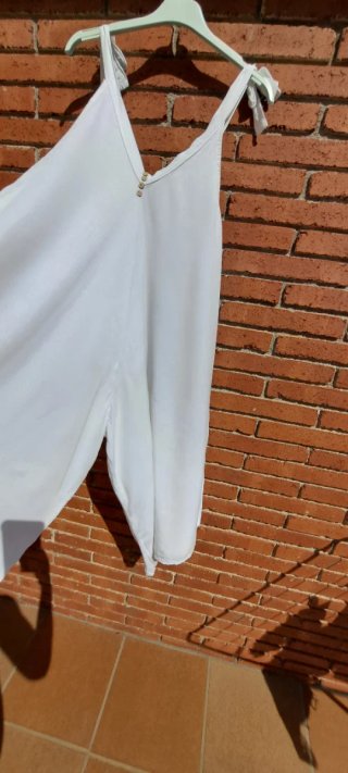 Mono blanco espectacular