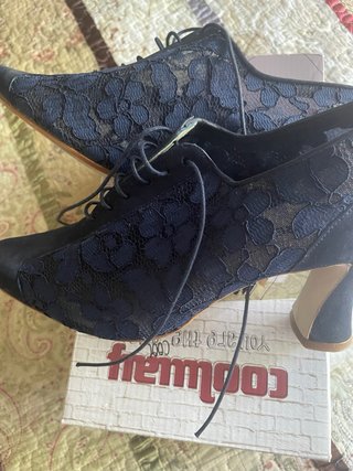 Zapatos Irene encaje azul marino de encaje