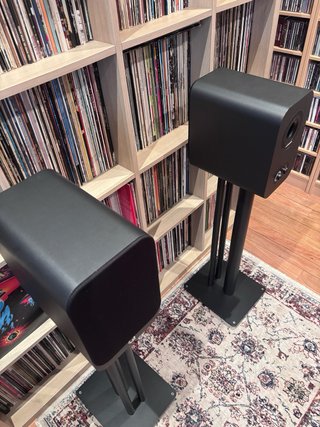 Altavoces Q Acoustics 3020i Negros con Soportes