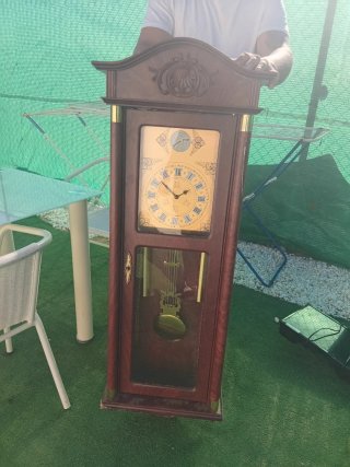 Reloj de pie antiguo