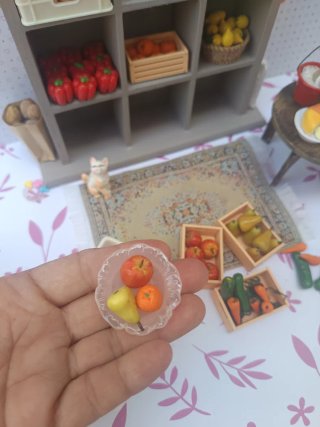 Puesto de mercado miniatura con accesorios