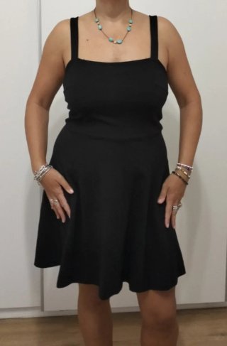 Vestido negro M + rebeca + gargantilla