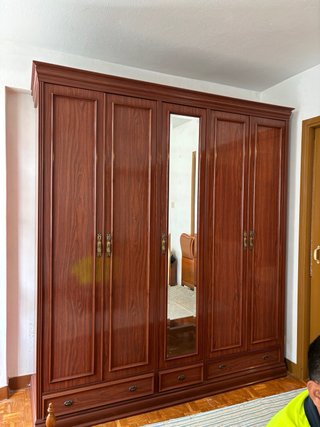 Se regalan muebles de madera. URGE