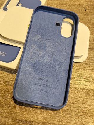 Apple Funda de silicona para iPhone 16 con MagSafe Violeta
