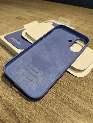 Apple Funda de silicona para iPhone 16 con MagSafe Violeta
