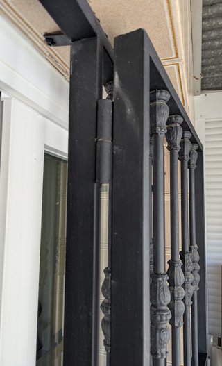 Rejas de hierro forjado con puerta