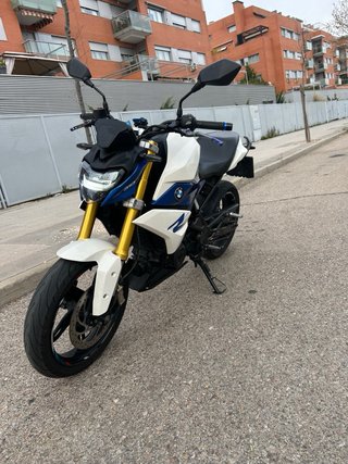 BMW G310R 2021 Blanca y Azul