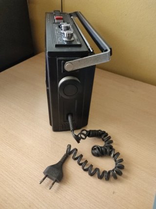 Radio Cassette Sanyo M2420-2