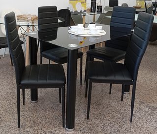 Mesa ̈ comedor + ̈4 ̈ sillas, Cómodas. !En Oferta¡