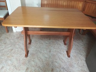 Mesa y Rinconera de Madera