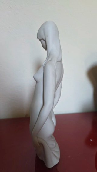 Figura desnudo porcelana Lladro