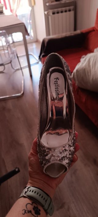 Zapatos de tacón plateados para fiesta