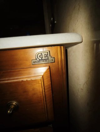 Mueble de baño con espejo y apliques