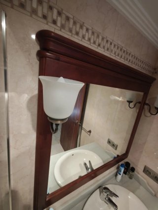 Mueble de baño con espejo y apliques