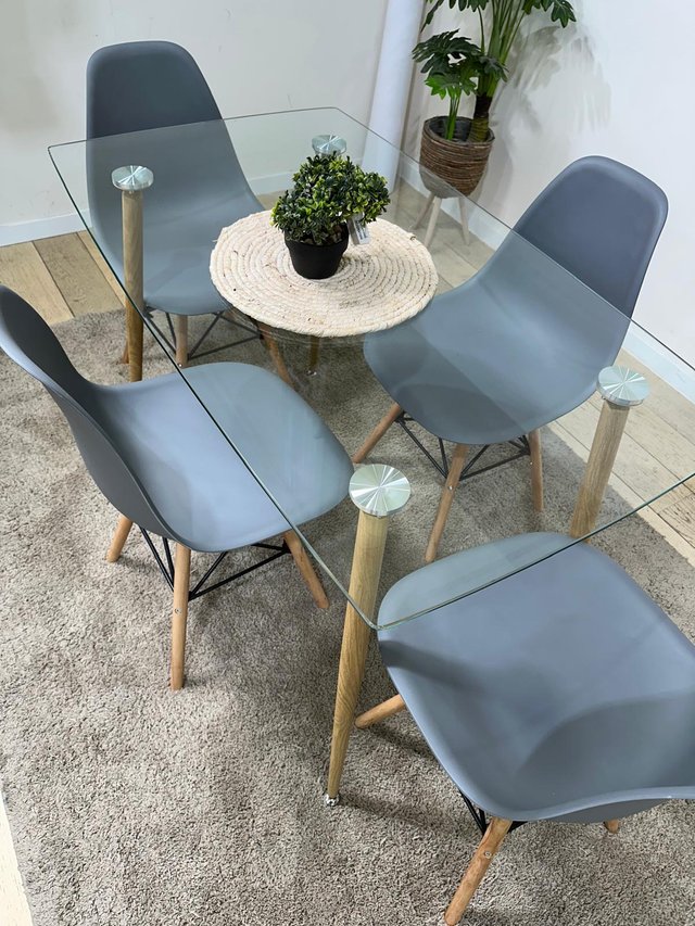 Mesa de cristal  120cm con sillas