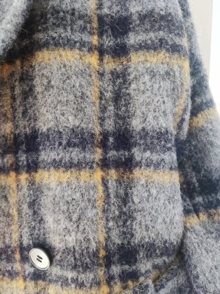 Abrigo cuadros oversize gris y marino