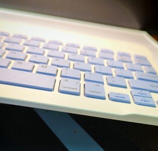Teclado Bluetooth Ultra Delgado Beige/Morado
