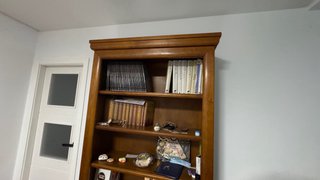 Estantería de madera maciza