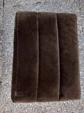 Sillón Poang con reposapiés.