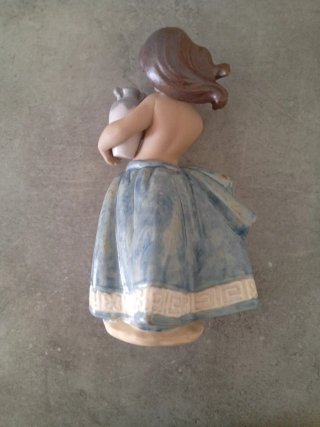 Figura porcelana Lladro aguadora esparta azul
