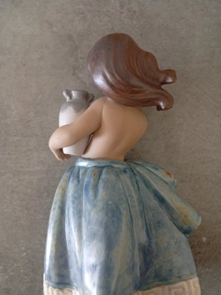 Figura porcelana Lladro aguadora esparta azul