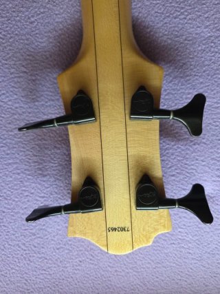 Bajo BC Rich Heritage Classic Mockingbird