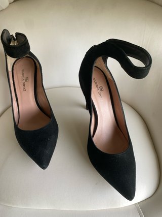 Zapatos de tacón Gloria Ortiz negros