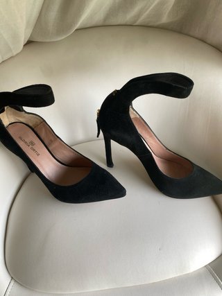 Zapatos de tacón Gloria Ortiz negros