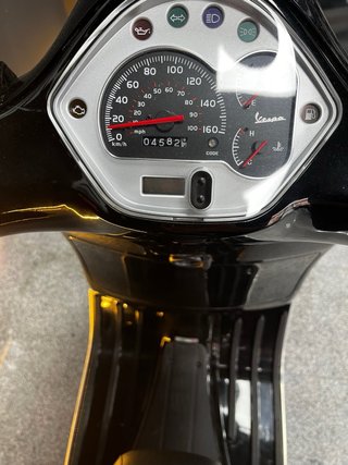 VESPA GTS SUPER 300 Negra