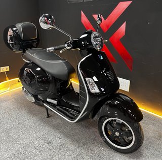 VESPA GTS SUPER 300 Negra