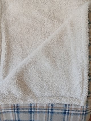 Manta de forro polar a cuadros beige y azul