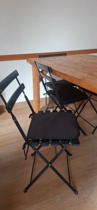 Mesa de madera rústica con 6 sillas