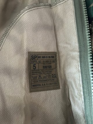 Uniforme impermeable militar español