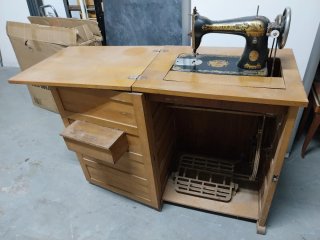 Máquina de coser Singer antigua