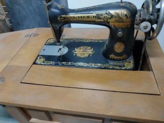 Máquina de coser Singer antigua