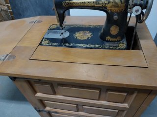 Máquina de coser Singer antigua