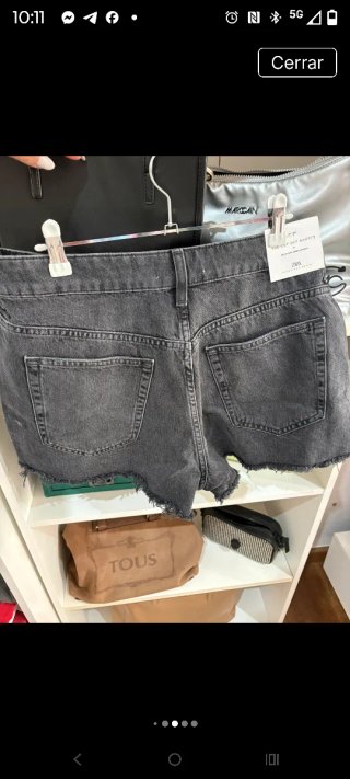 Shorts vaqueros Zara grises con tachuelas