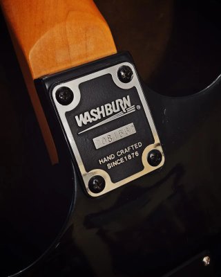 Guitarra Eléctrica Washburn EMG