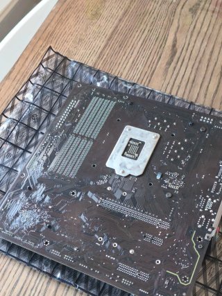 Placa Base Gigabyte Z490M (leer)
