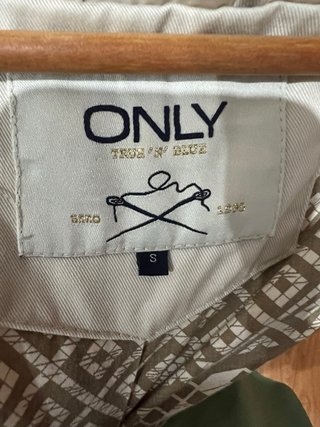 Chaqueta ONLY beige entretiempo talla S