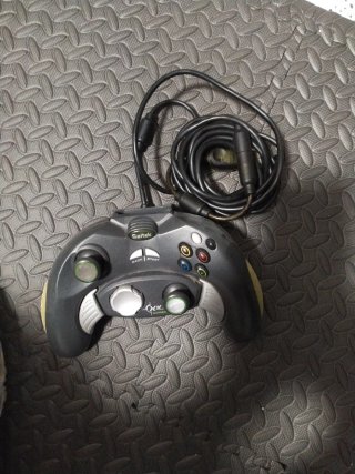 Xbox Clásica Negra con Mandos y Cables