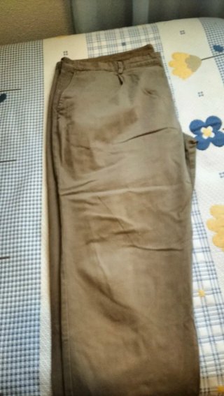 Pantalón chino marrón