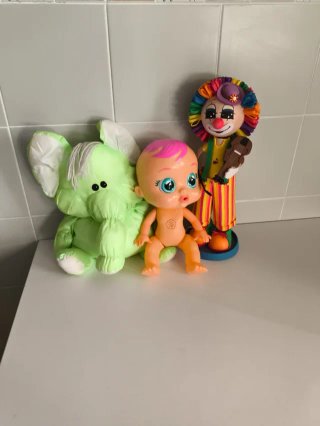 Lote de 3 muñecos: elefante, bebé llorón y payaso