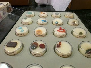 Collezione di pietre preziose e minerali del mondo